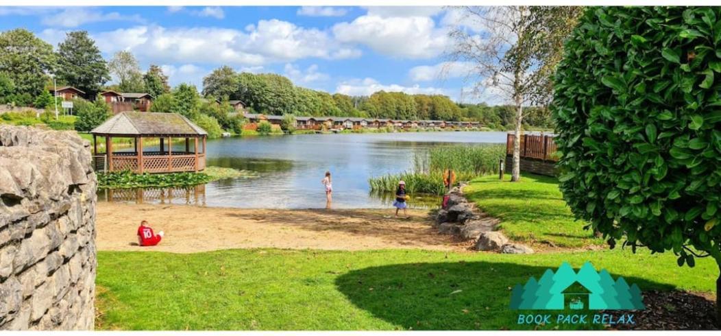 4 Bed Luxury Lodge With Hot Tub Near Lake District Warton  Zewnętrze zdjęcie