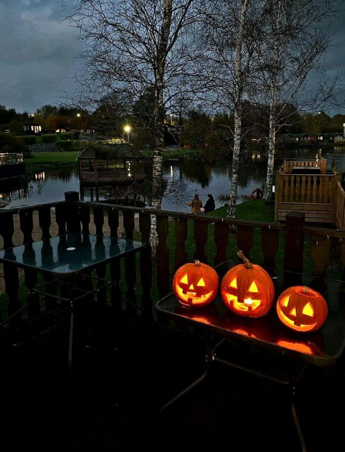 4 Bed Luxury Lodge With Hot Tub Near Lake District Warton  Zewnętrze zdjęcie