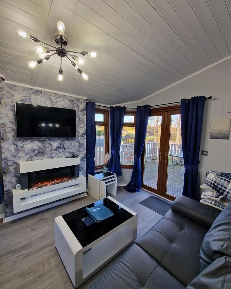 4 Bed Luxury Lodge With Hot Tub Near Lake District Warton  Zewnętrze zdjęcie